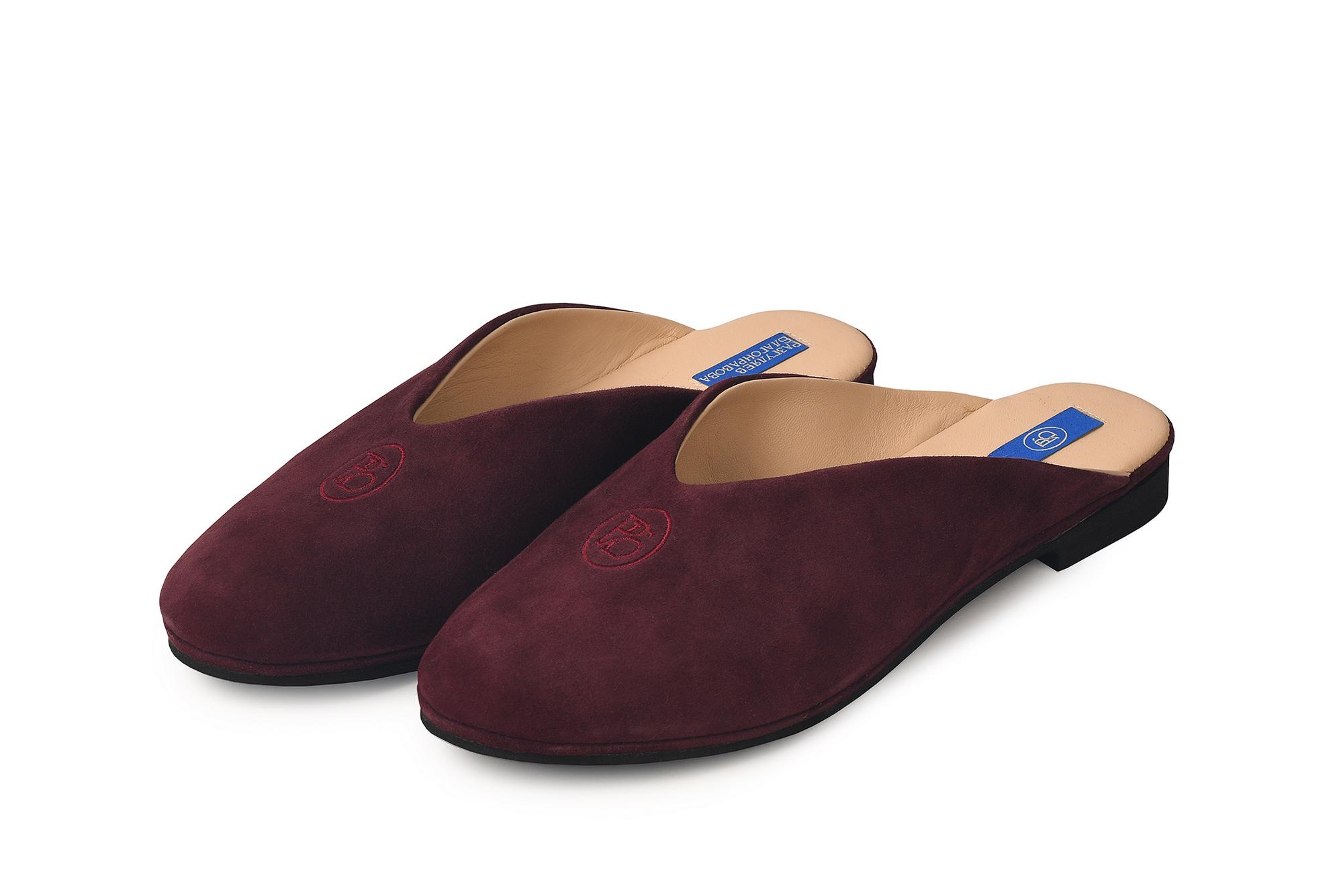 Мюли из замши бордо с вышивкой