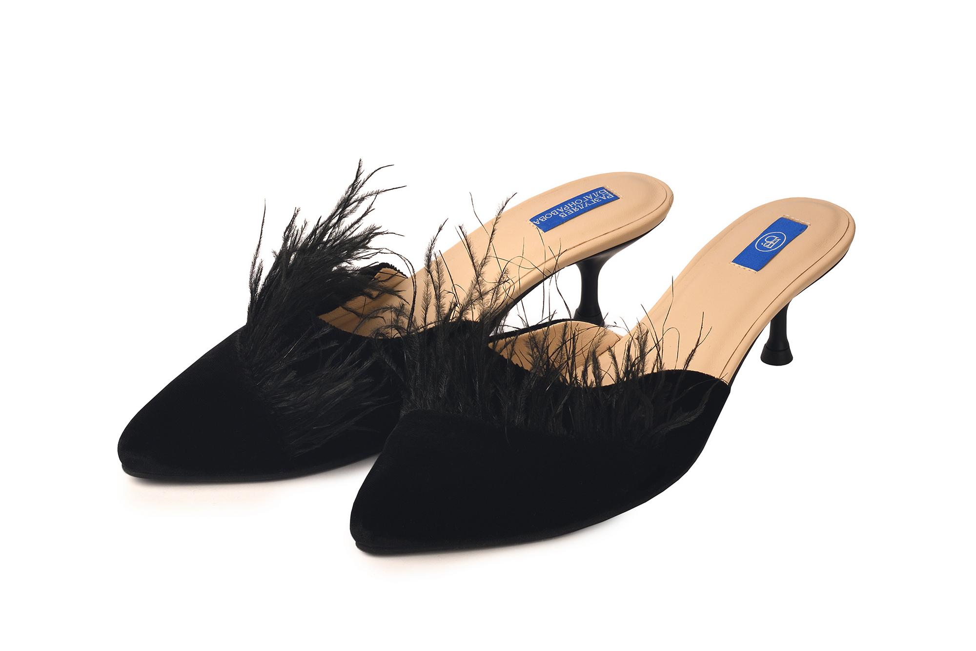 Мюли из бархата с перьями «Black Swan»