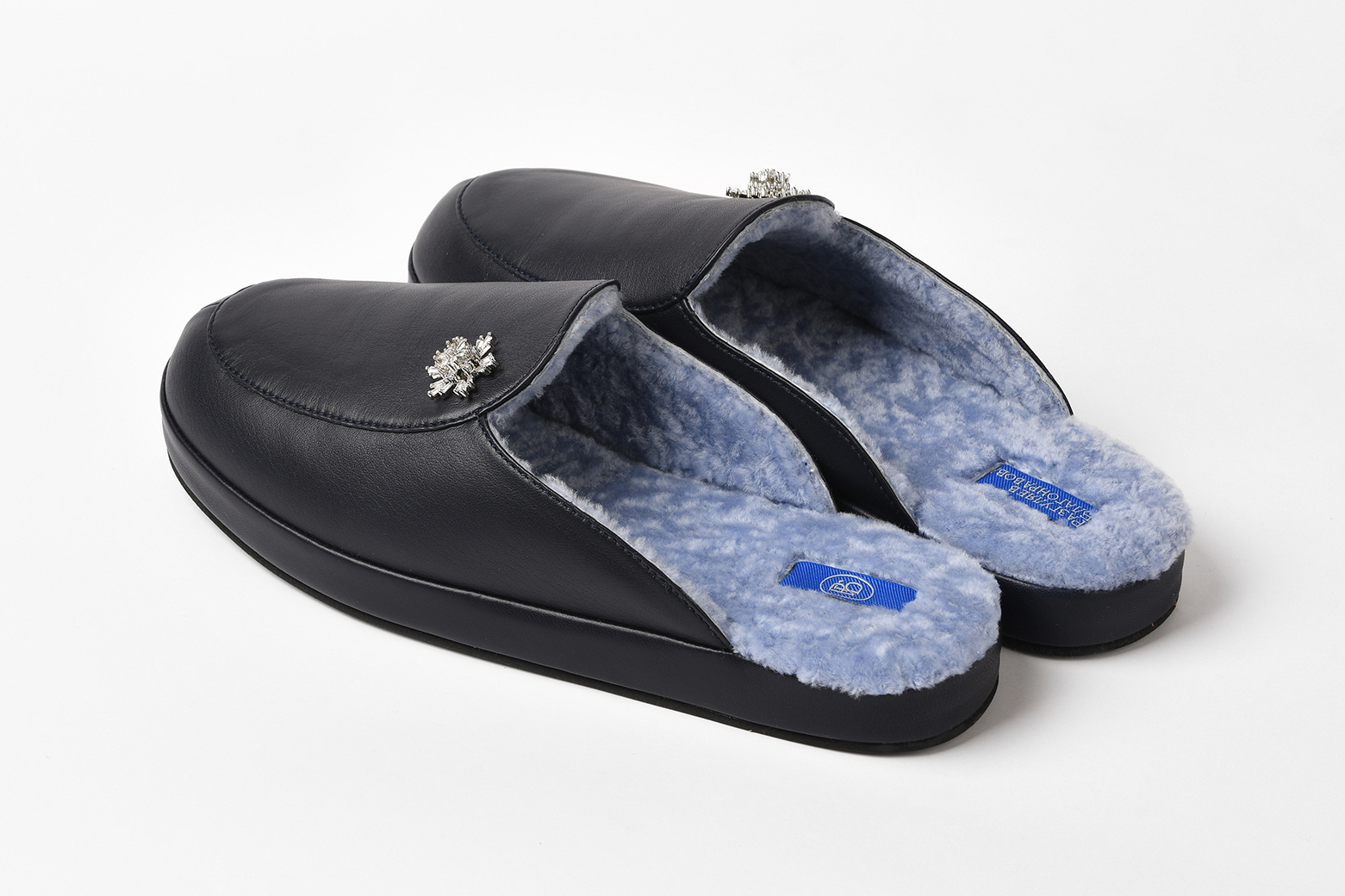 Женские клоги с мехом и брошью