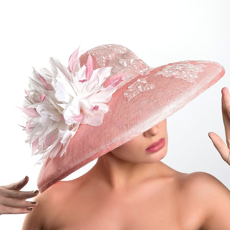купить розовую широкополую шляпу для скачек, купить вечернюю шляпу в москве, купить шляпу с большими полями в питере, дизайнерская шляпа, Анна Андриенко, шляпа для свадьбы, шляпа для фотосессии, светская шляпа, статусная шляпа, летняя шляпа