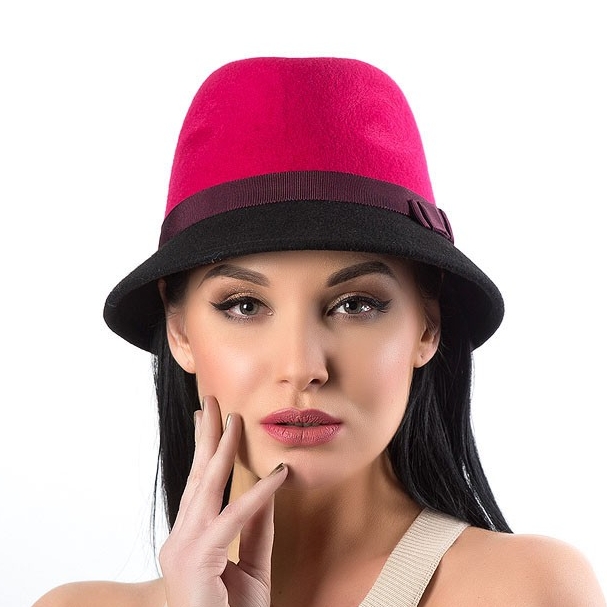 купить двухцветную шляпу, малиновая шляпа, черная шляпа, женская шляпа, фетровая шляпа, шляпа федора, классическая шляпа, бросила, шляпа трели, дизайнерская шляпа, весенняя шляпа, осенняя шляпа, стильная шляпа, модная шляпа