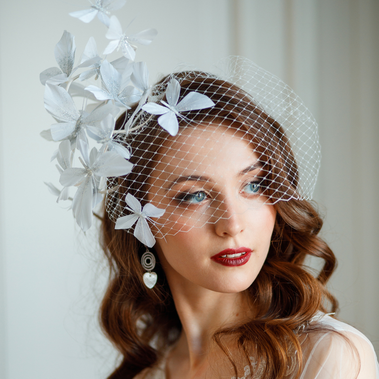 купить свадебную вуалетку в Питере, купить свадебную шляпку в Москве, шляпка с бабочками, шляпка для скачек, дизайнерская шляпка Анна Андриенко, красивая шляпка, шляпка для свадьбы, шляпка для невесты