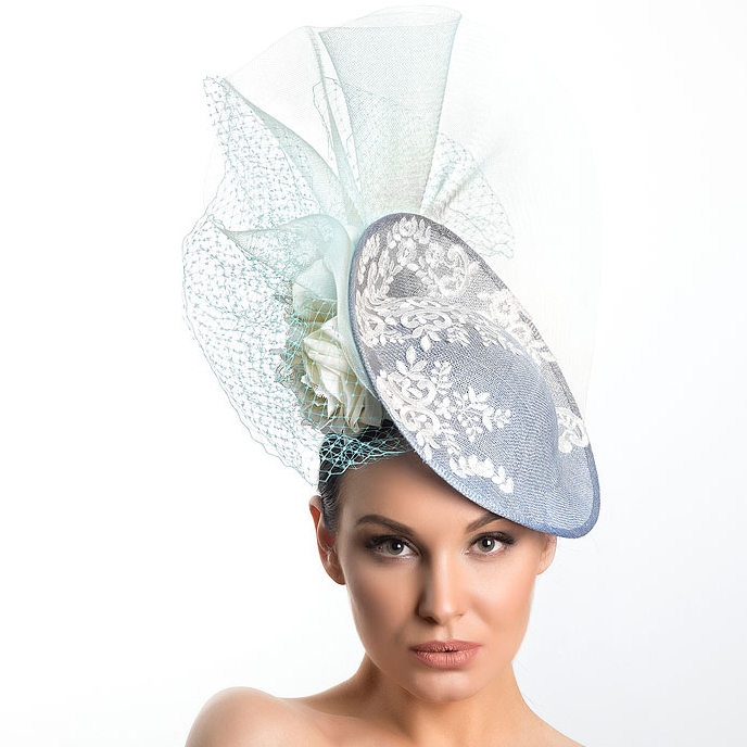 голубая шляпка с цветами, купить вечернюю шляпку, купить шляпку для скачек в Москве, купить шляпку в питере, дизайнерская шляпка Анна Андриенко, королевские скачки