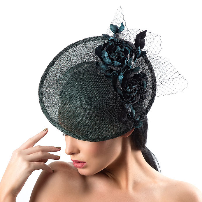 темно-зеленая шляпка, купить шляпку для скачек в Москве, купить шляпку для праздника в Питере, купить вечернюю шляпку в СПб, Анна Андриенко, дизайнерская шляпка, шляпка с цветами, шляпка с вуалью, светская шляпка, красивая шляпка