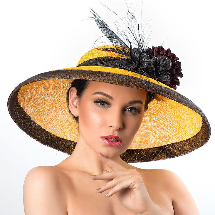 желтая широкополая шляпа, шляпка с большими полями, шляпка из синамей, купить шляпку для скачек, купить шляпку в Питере, купить шляпку в Москве, широкополая шляпка, дизайнерская шляпка Анна Андриенко, желтая шляпка