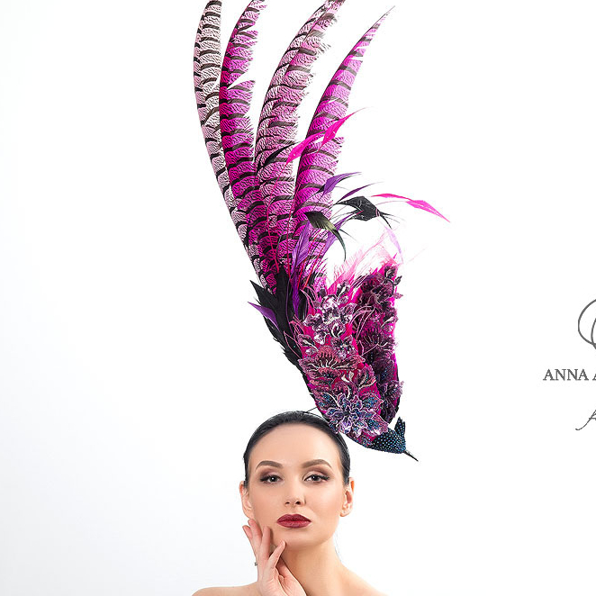 шляпа в виде птицы, розовая шляпка для скачек, купить шляпку дя фотосессии москва, необычная шляпка, купить шляпку для скачек лиловую в пирере, дизайнерская шляпка Анна Андриенко