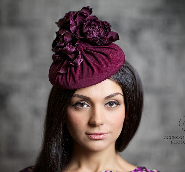 Анна Андриенко, ручная работа, шляпка, вечерняя шляпка, женская шляпка, шелковая шляпка, шляпка для праздника, шляпка для фотосессии, шляпка для скачек, шляпка с цветами, шляпка таблетка, красивая шляпка, купить шляпку, купить шляпку в Питере, купить шляпку СПБ, бордовая шляпка, головной убор, вишневая шляпка, Anna Andrienko, hat, hats, millinery