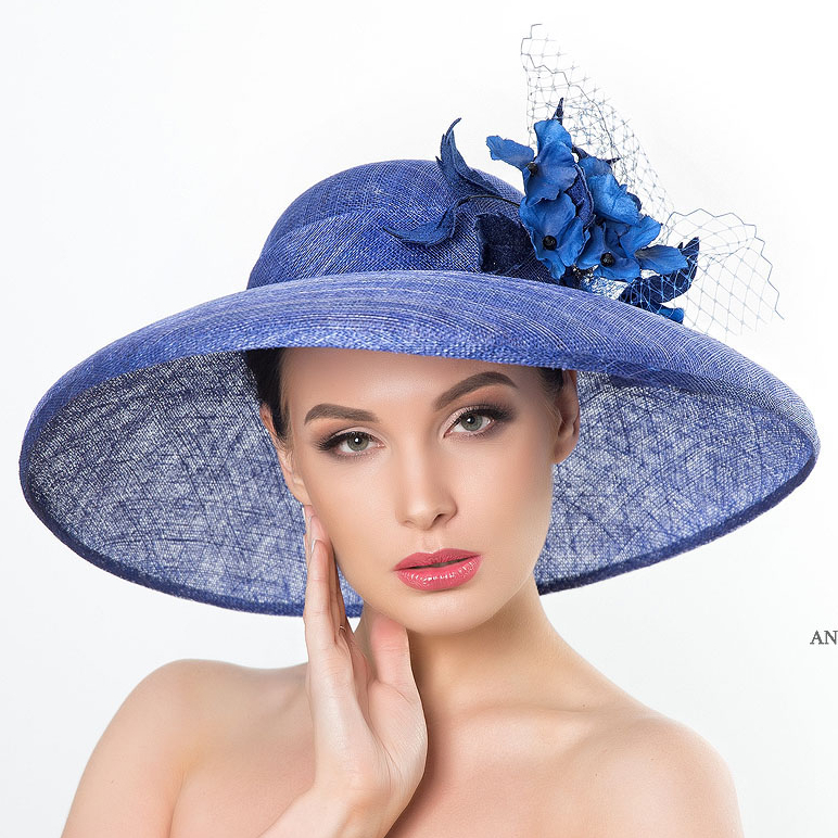 купить синюю женскую шляпку с широкими полями, синяя шляпка для скачек, купить шляпку в Москве, купить шляпку в питере, дизайнерская шляпка Анна Андриенко, шляпка из синамей, купи дорогую шляпку , летняя шляпка