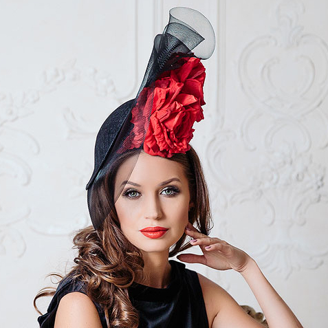 Дизайнерская шляпка от Анны Андриенко, эксклюзивная шляпка ручной работы, шляпка для скачек, эксклюзивная вечерняя шляпка, головные уборы Анны Андриенко, шляпа с цветами