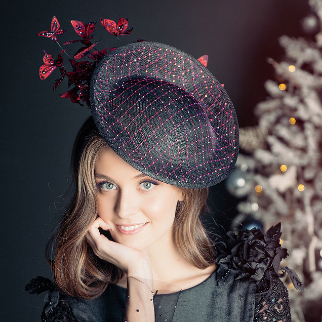 Дизайнерская шляпка от Анны Андриенко, эксклюзивная шляпка ручной работы, шляпка для скачек, эксклюзивная вечерняя шляпка, головные уборы Анны Андриенко, шляпка для скачек, шляпка с бабочками