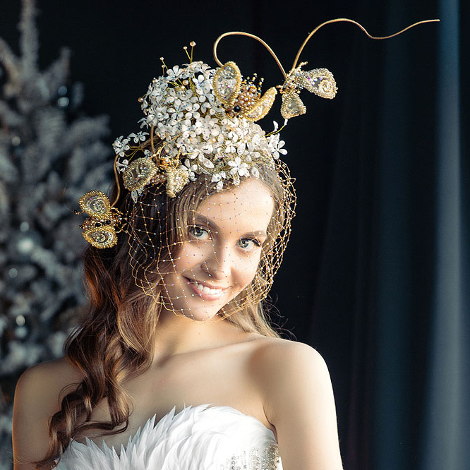 Дизайнерская шляпка от Анны Андриенко, эксклюзивная шляпка ручной работы, шляпка для скачек, эксклюзивная вечерняя шляпка, головные уборы Анны Андриенко, шляпка для скачек, шляпка с цветком, шляпка со стразами