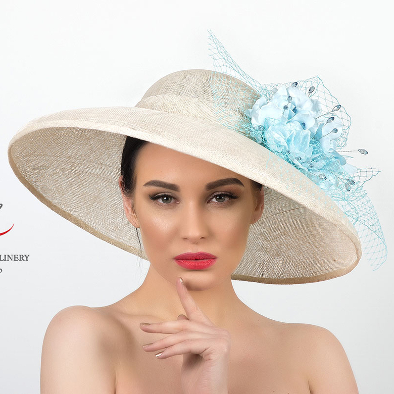 купить белую шляпу для скачек, широкополая шляпа, свадебная шляпа, шляпа для свадьбы, шляпа для невесты, черно-белая шляпа, шляпа с круглой тульей, шляпа с большими полями, летняя шляпа, шляпа для лета, шляпа для пляжа, светская шляпа, дизайнерская шляпа, Анна Андриенко, шляпа с большими полями, шляпа для скачек, вечерняя шляпа, шляпа для праздника, шляпа для фотосессии