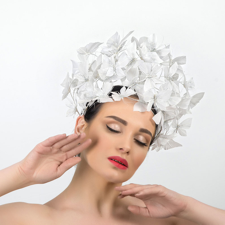 купить свадебную вуалетку в Питере, купить свадебную шляпку в Москве, шляпка с бабочками, шляпка для скачек, дизайнерская шляпка Анна Андриенко, красивая шляпка, шляпка для свадьбы, шляпка для невесты