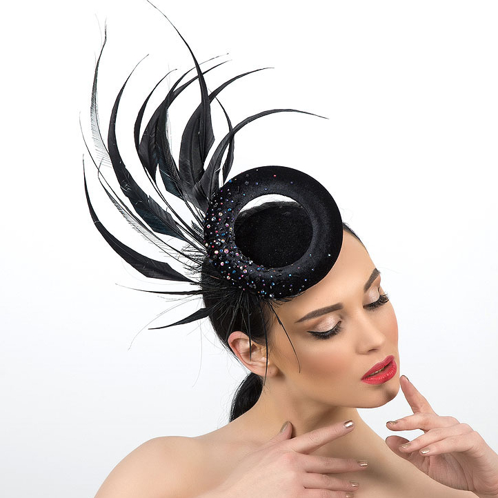 Дизайнерская шляпка от Анны Андриенко, эксклюзивная шляпка ручной работы, шляпка для скачек, эксклюзивная вечерняя шляпка, головные уборы Анны Андриенко, необычная шляпка для скачек, черная вечерняя шляпка