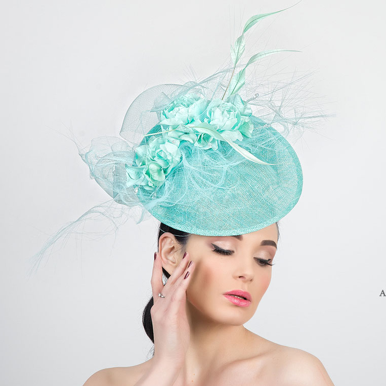 вечерние шляпки купить +в москве,  шляпка таблетка с перьями, шляпка для скачек , цветок женская шляпка, мятная шляпка купить в спб, дизайнерские шляпки Анна Андриенко