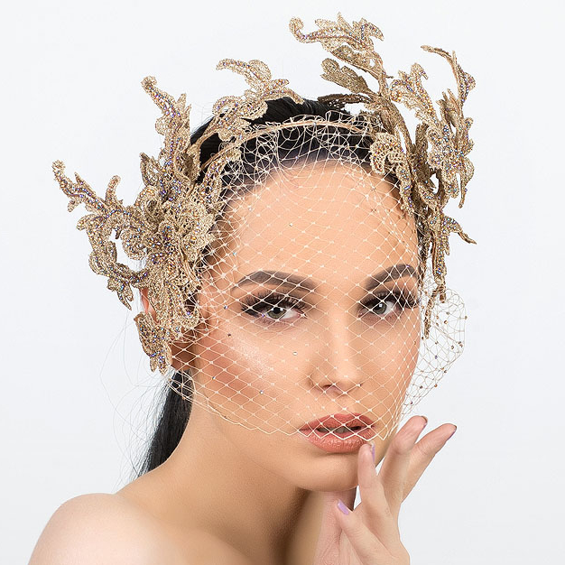 золотая вуалетка со стразами, свадебные вуалетки купить, вуалетка невесты, шляпка +с вуалью купить, шляпка +для скачек,купить шляпку +в спб,  шляпки женские купить +в москве, дизайнерские шляпки Анна Андриенко,