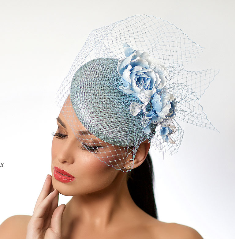 шляпка, женская шляпка, шляпка таблетка, купить шляпку, голубая шляпка, шляпка с цветами, летняя шляпка, винтажная шляпка, ретро шляпка, эксклюзивная шляпка, вечерняя шляпка, шляпка для скачек, шляпка для праздника, шляпка для светского мероприятия, шляпка для фотосессии, шляпка Анна Андриенко, шляпка ручной работы, шляпка на заказ, изготовление головных уборов на заказ