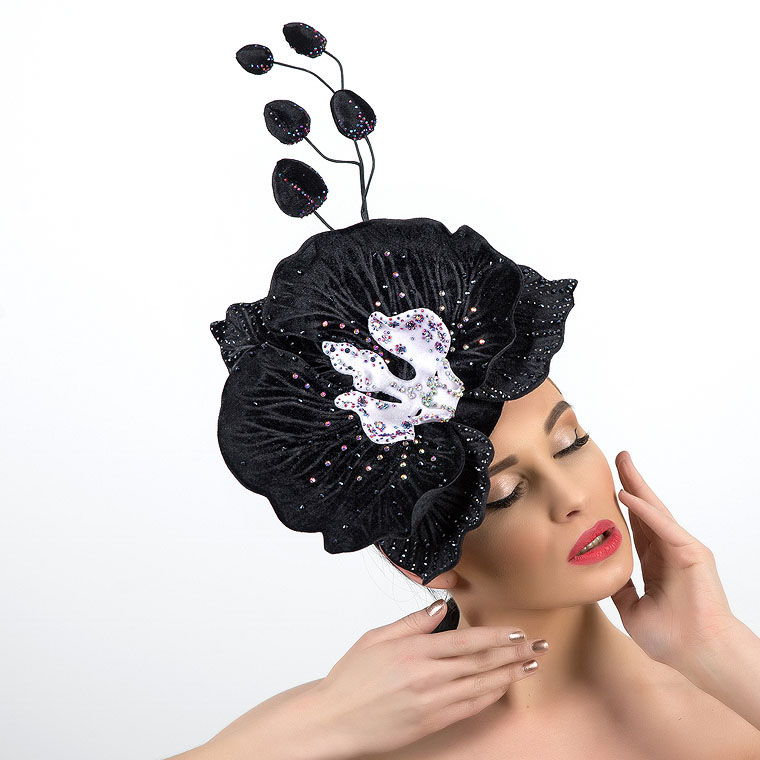 купить черную шляпу женскую, шляпу +с большими полями +и цветами купить, Анна Андриенко шляпки, светская шляпа , шляпы +для скачек купить +в москве, дизайнерские шляпа москва, шляпа цветок