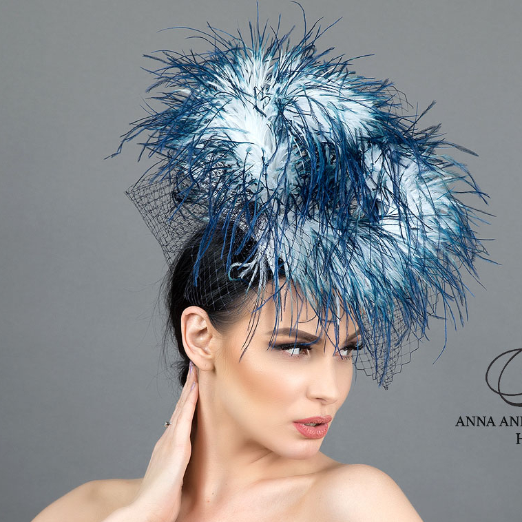 купить белую шляпку +с вуалью, шляпка +с перьями купить, шляпки +для скачек, шляпка +на свадьбу, белая шляпка с вуалью и перьями, экскюзивные головны уборы Анна Андриенко, дизайнерские женские шляпки