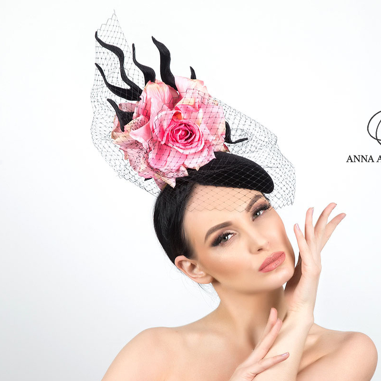 шляпка таблетка +с вуалью, купить шляпку +для скачек, черная шляпка купить, женские вечерние шляпки, дизайнерскаие шляпки Анна Андриенко, черная шляпка таблетка с вуалью и цветами, шляпки женские купить +в москве