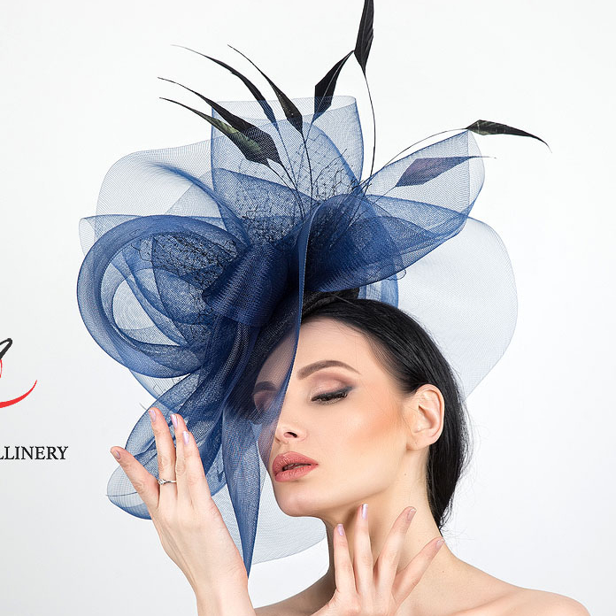 купить синюю шляпку для скачек, синяя женская шляпка с вуалью, купить вечернюю шляпку в Москве, купить шляпку для фотосессии в питере, синяя шляпка с вуалью, шляпка с цветами, шляпка для показа, статусная шляпка, шляпка для праздника, черная дизайнерская шляпка, Анна Андриенко