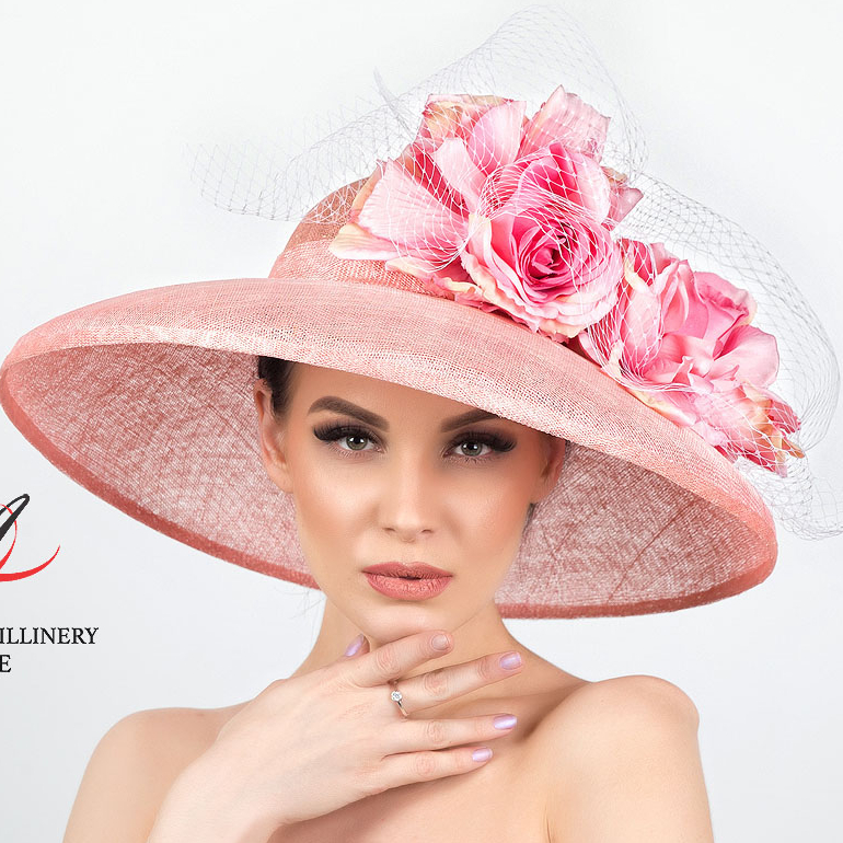 купить широкополую шляпу женскую, шляпа из синамей, розовая шляпка с полями, шляпки +для скачек купить +в москве, шляпа +с цветами, дизайнерские женские шляпки, купить летнюю шляпу женскую, эксклюзивные шляпки Анна Андриенко спб
