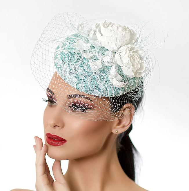 шляпка, купить шляпку, белая шляпка, мятная шляпка, шляпка с вуалью, шляпка с перьями, шляпка с цветами, дизайнерская шляпка, шляпка на заказ, шляпка ручной работы, эксклюзивная шляпка, Анна Андриенко, шляпка таблетка, ретро шляпка, шляпка с кружевом, свадебная шляпка, шляпка для невесты, шляпка для свадьбы, вечерняя шляпка, шляпка для скачек, шляпка для праздника, шляпка для фотосессии