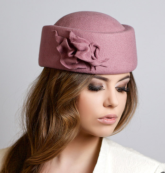купить шляпку, купить фетровую шляпку, дизайнерская шляпка, купить розовую шляпку, купить шляпку из фетра, купить ретро шляпку, шляпка, весенняя шляпка, зимняя шляпка, осенняя шляпка, женская шляпка, шляпка таблетка, шляпка из фетра, фетровая шляпка, стильная шляпка, модная шляпка, розовая шляпка, шляпка для фотосессии, головной убор, Анна Андриенко, Anna Andrienko, millinery, hat, hats,