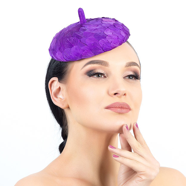 купить вечерняя фиолетовая шляпка таблетка из перьев для скачек и праздника