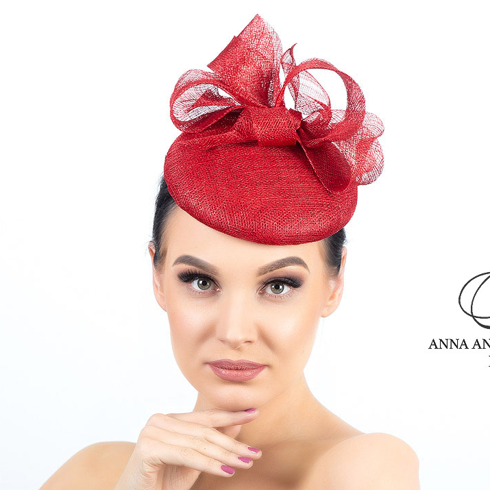 Красная шляпка таблетка из синамей с бантом