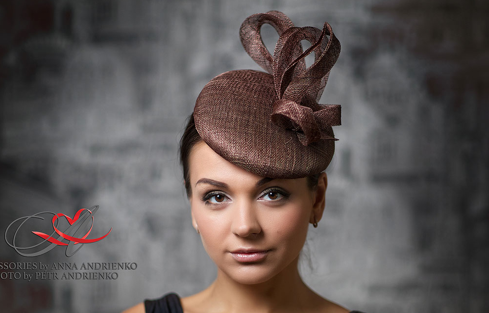 шляпка, вечерняя шляпка, шляпка таблетка, дизайнерская шляпка, Анна Андриенко, ручная работа, Anna Andrienko, Hat, Hats, handmade, millinery, шляпка с вуалью, вуалетка, шляпка для скачек, ручная работа, шляпка для скачек, коктейльная шляпка, шляпка для праздника, красивая шляпка, коричневая шляпка, головной убор