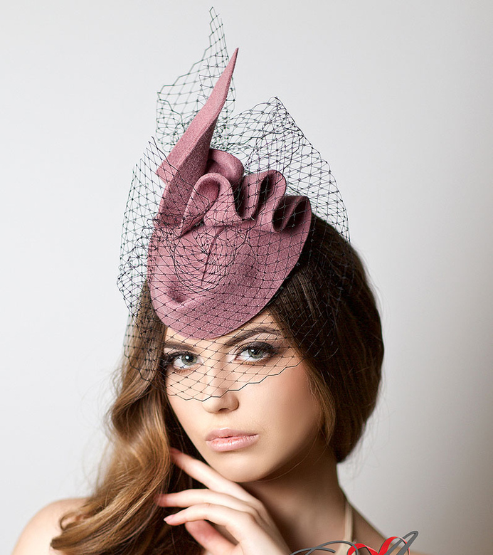 бледно-розовый, однотонный, купить вечернюю шляпку, купить шляпку, шляпка, вечерняя шляпка, шляпка с вуалью, шляпка для скачек, купить шляпку для скачек, дизайнерская шляпка, фетровая шляпка, шляпка из фетра, цвет розы, шляпка для фотосессии, Анна Андриенко, Anna Andrienko, hat, hats, millinery, котельная шляпка, стильная шляпка, шляпка для выхода, шляпка для праздника