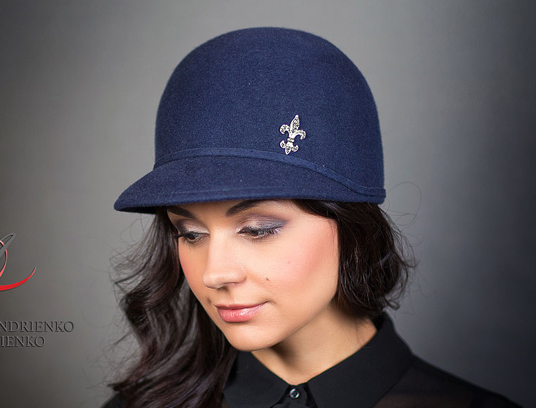 темно-синий, однотонный, купить жакетку, купить кепку, купить шляпку, жокейка, темно-синяя жокейка, кепка, темно-синяя кепка, фетровая кепка, кепка из фетра, шляпка, темно-синяя шляпка, фетровая шляпка, шляпка из фетра, шляпка с козырьком, стильная шляпка, модная шляпка, Анна Андриенко, дизайнерская шляпка