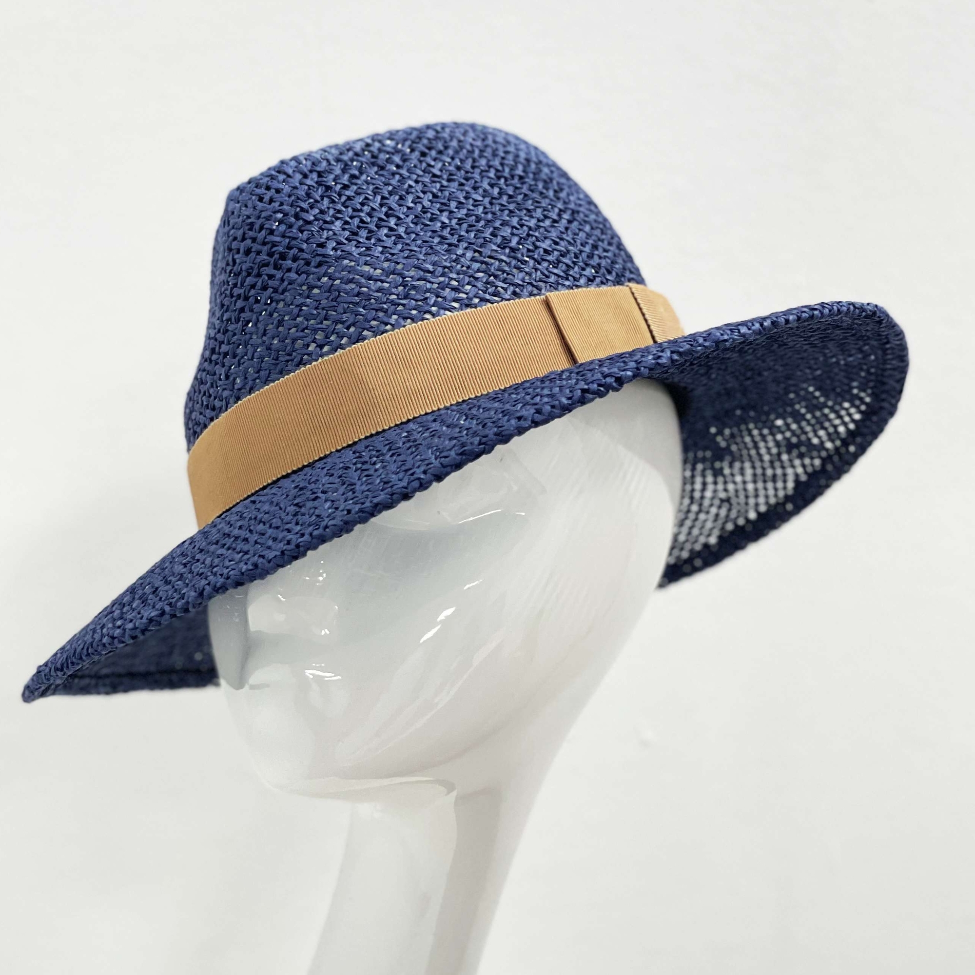 Летняя синяя шляпа федора