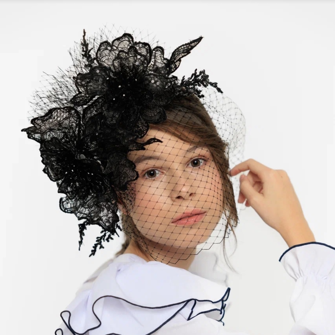 вуаль на лицо, вуалетка с цветами, вечерняя вуалька, черная вуалетка, Анна Андриенко дизайнерские головные уборы, купить вуалетку в Москве, купить вуалетку Спб