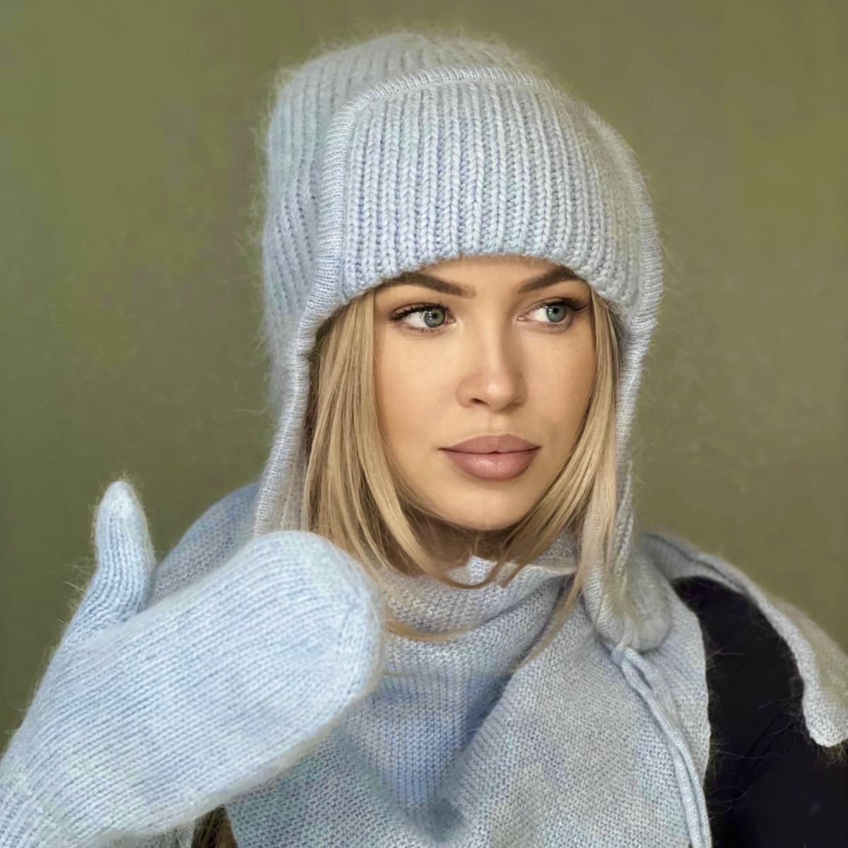 Комплект шапка ушанка  варежки  платок из ангоры голубой, купить теплу шапку Спб, шапка ушанка купить в Москве