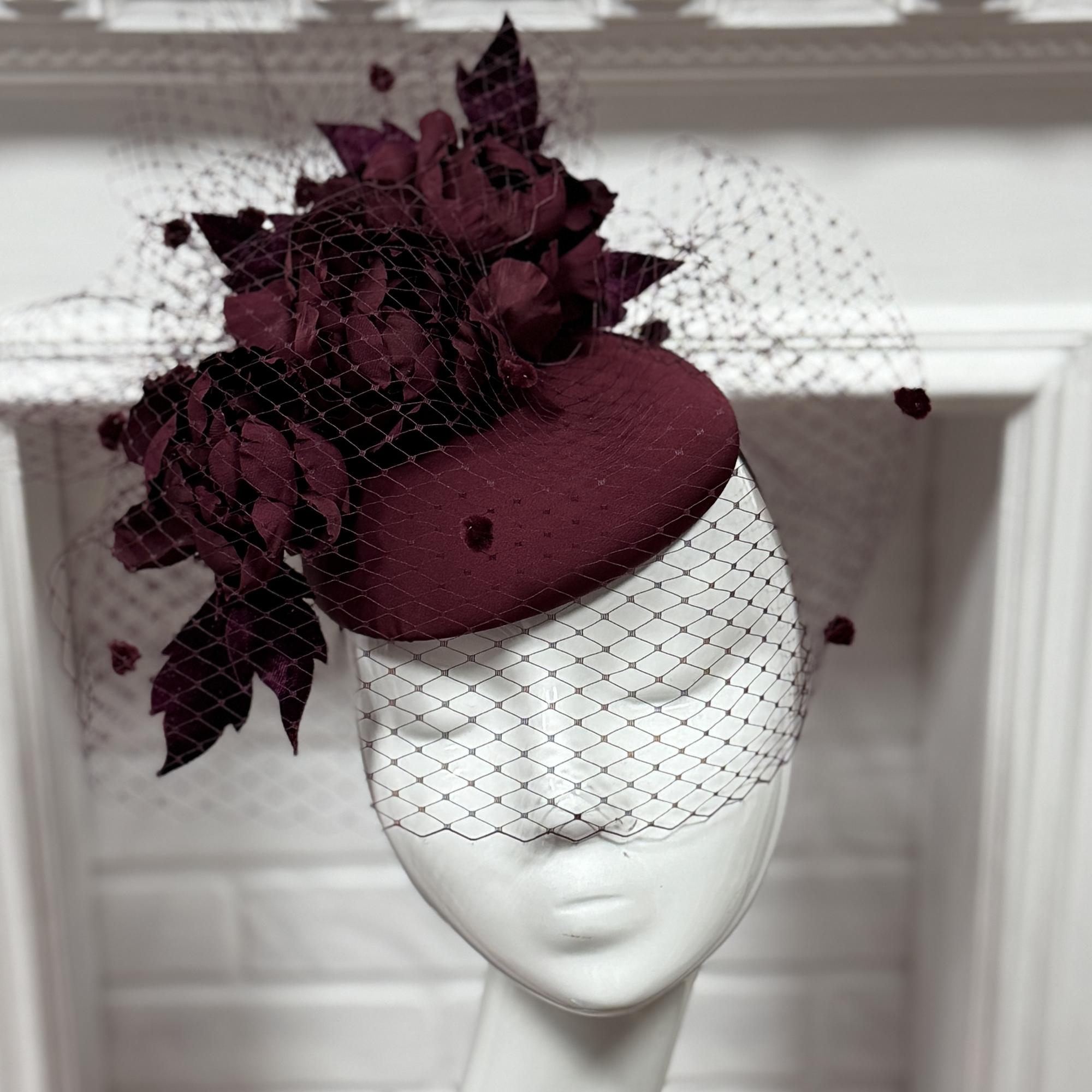 Вечерняя бордовая шляпка с цветами и вуалью купить с Спб, купить шляпку для скачек в Москве