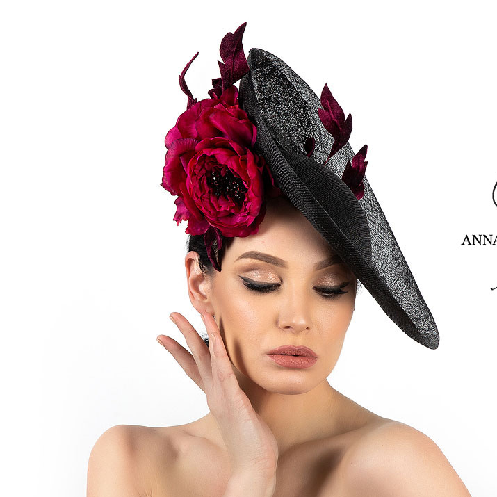 Дизайнерская черная шляпка для скачек , шляпа из синамей с цветами, дизайнерские шляпы Анна Андриенко