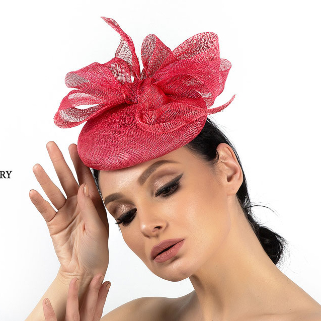 розовая шляпка таблетка из синамей с бантом купить в Москве, шляпки для скачек