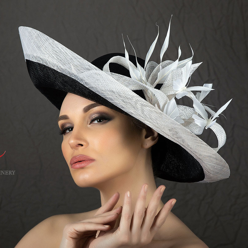 черная широкополая шляпа для скачек, дизанерские головные уборы Анна Андриенко