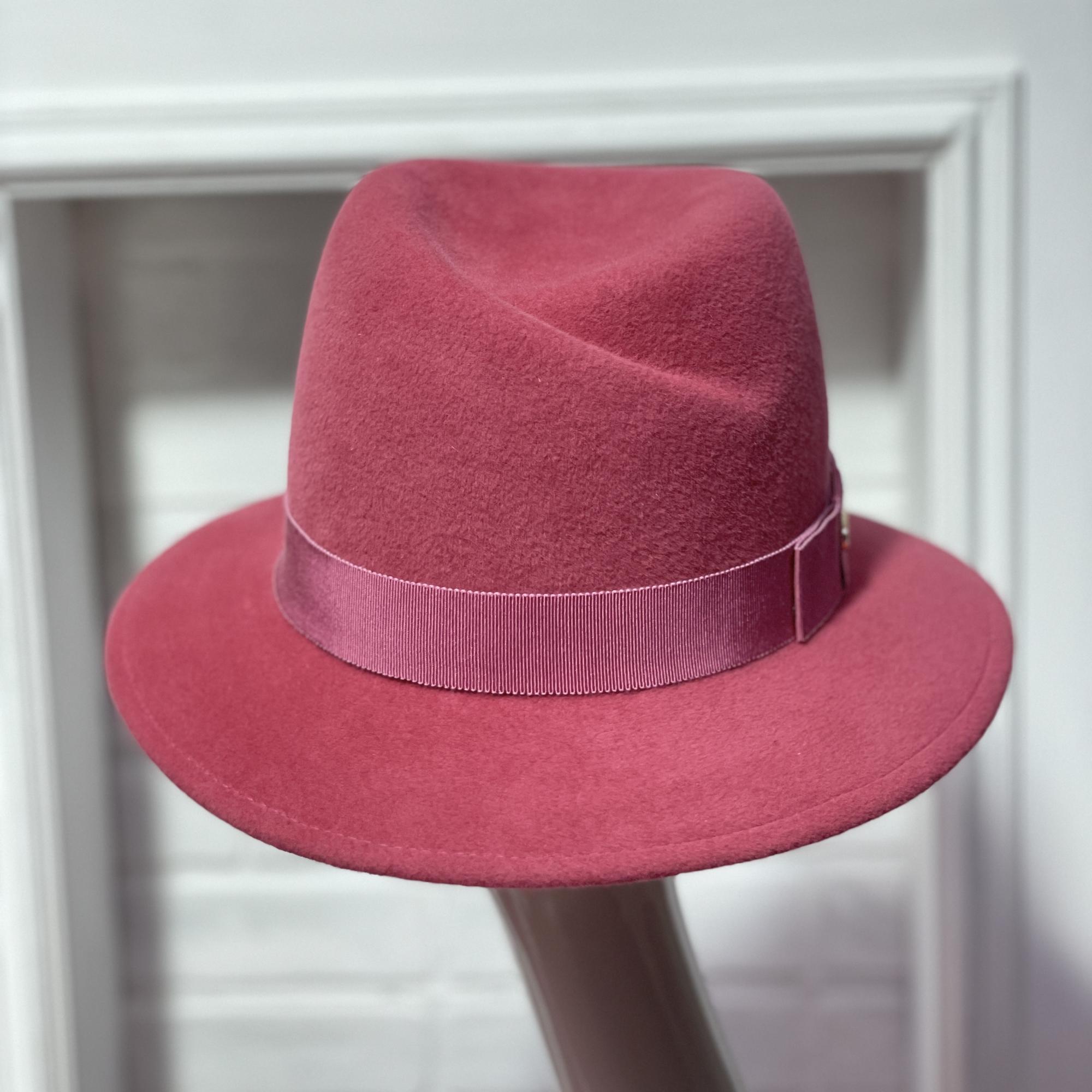 Женская шляпа из велюра , купить головной убор в Москве, дизайнерские шляпы Анна Андриенко