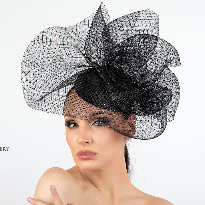черная вечерняя шляпка таблетка  купить в питере, купить шляпку для скачек в москве, дизайнерские шляпки Анна Андриенко Спб