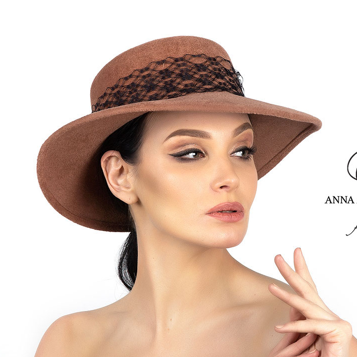 Элегантная женская шляпа из велюра с вуалью купить в Москве, дизайнерские головные уборы Анна Андриенко СПБ
