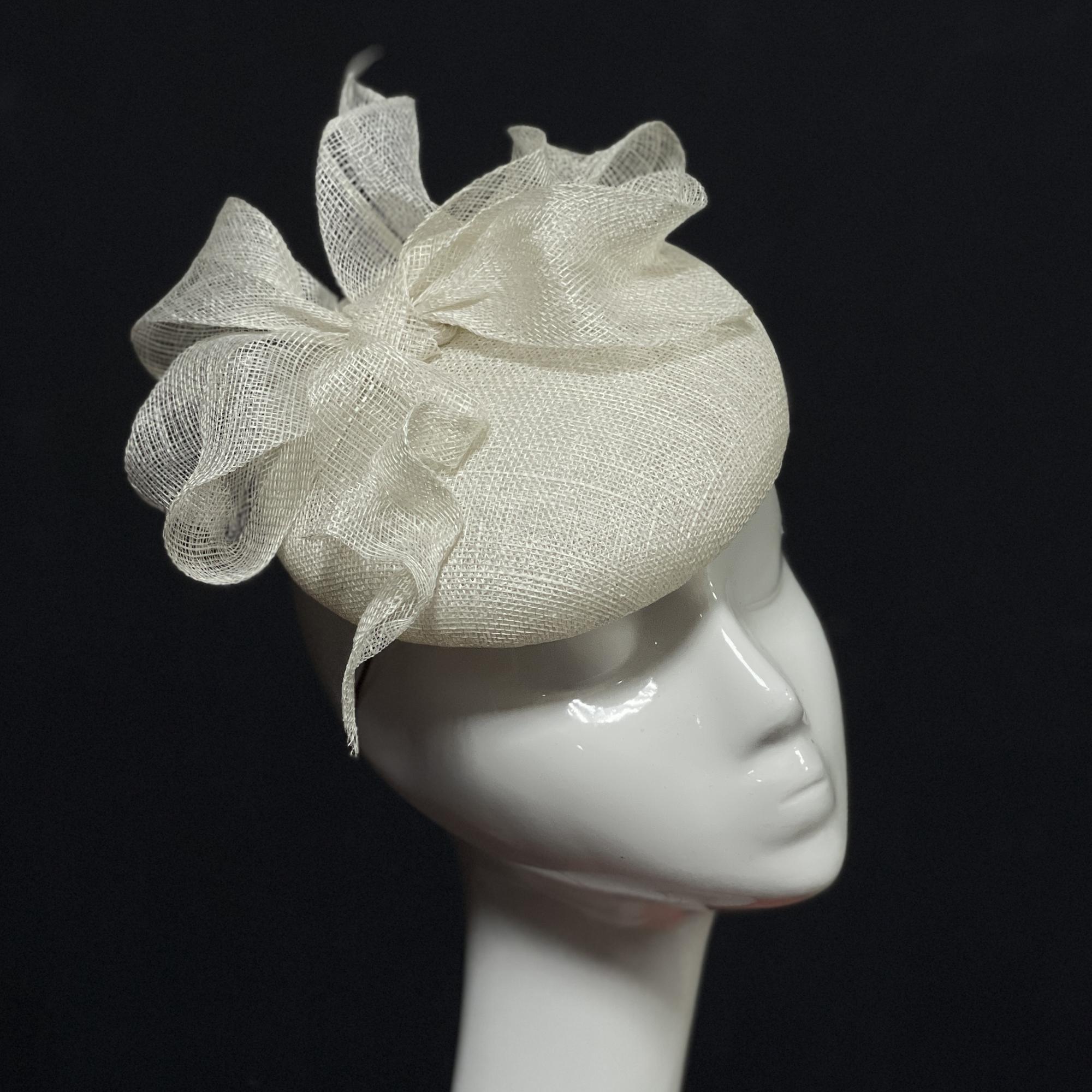 купить шляпку, белая шляпка, свадебная шляпка, шляпка для невесты, шляпка для свадьбы, шляпка с вуалью. шляпка с цветами, шляпка таблетка, вечерняя шляпка, шляпка для скачек, женская шляпка, дамская шляпка, шляпка для фотосессии, дизайнерская шляпка , Анна Андриенко