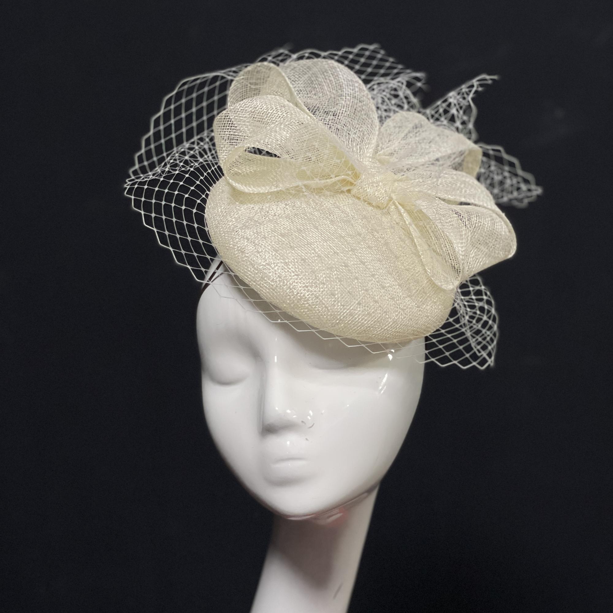 купить шляпку, белая шляпка, свадебная шляпка, шляпка для невесты, шляпка для свадьбы, шляпка с вуалью. шляпка с цветами, шляпка таблетка, вечерняя шляпка, шляпка для скачек, женская шляпка, дамская шляпка, шляпка для фотосессии, дизайнерская шляпка , Анна Андриенко