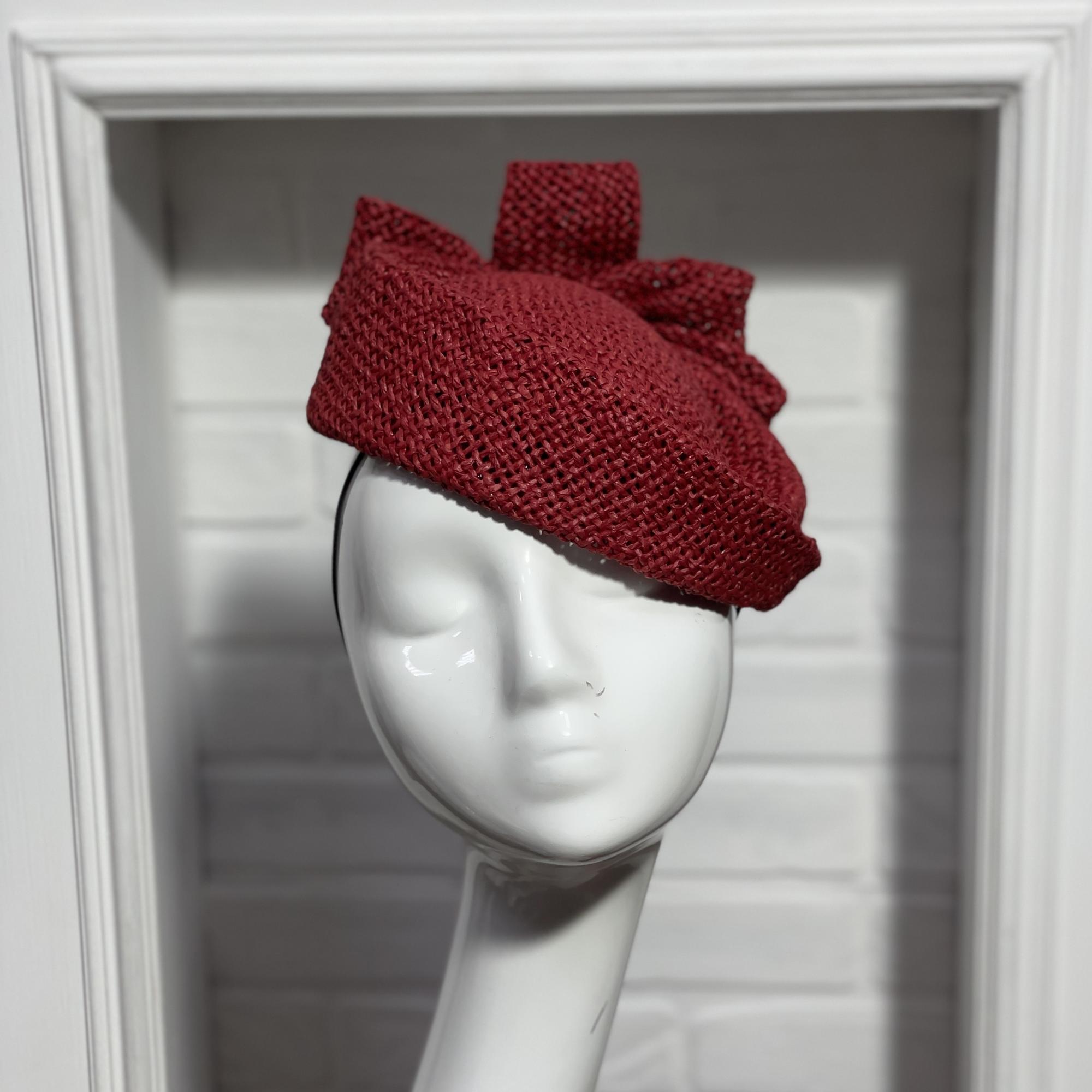 Женская летняя шляпка таблетка красная, купить шляпку в Москве, головные уборы Анна Андриенко