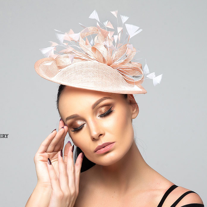 купить вечернюю шляпку из синамей в Спб, купить дизайнерскую шляпку для скачек в Москве
