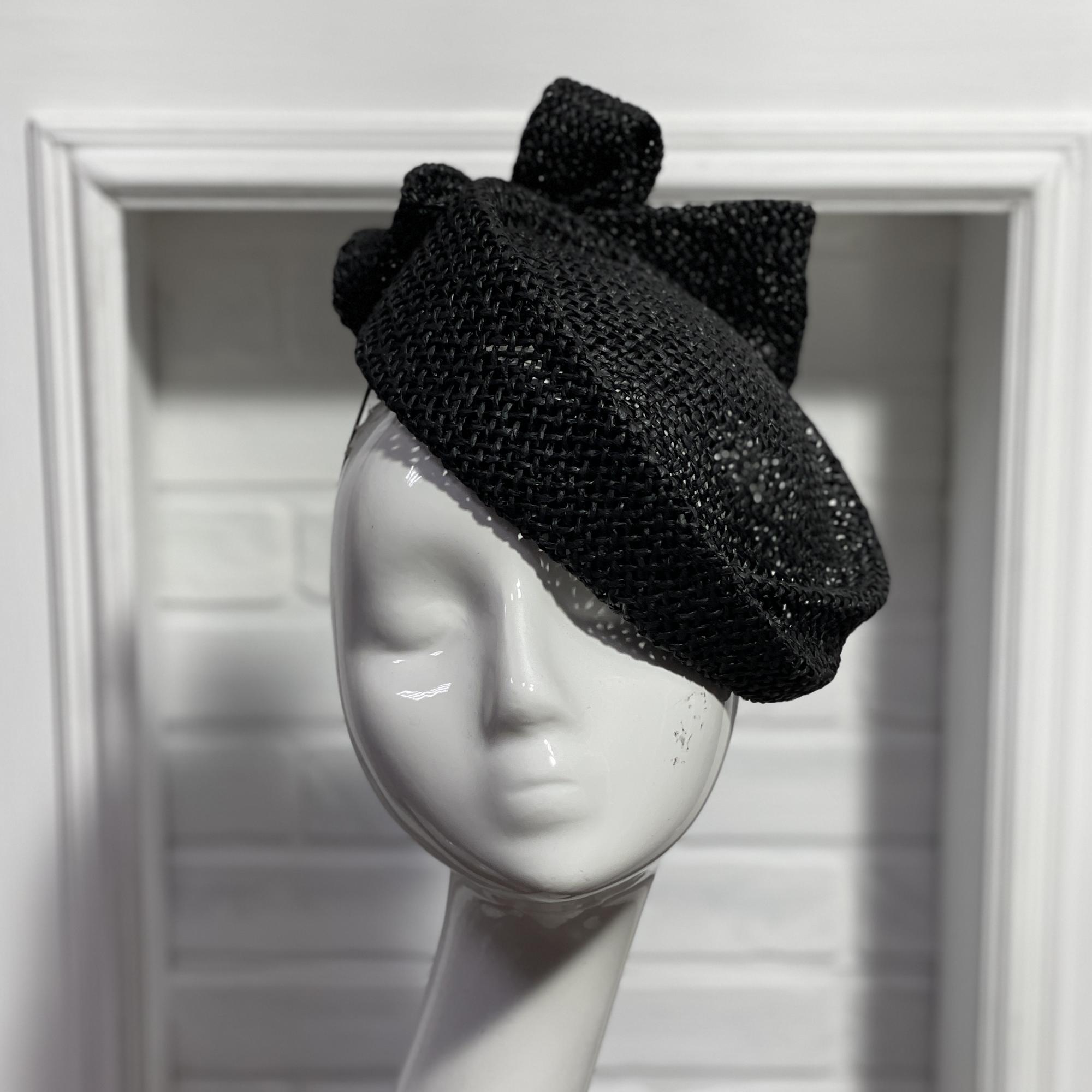 Женская летняя шляпка таблетка черная, купить шляпку в Москве, траурная шляпка, головные уборы Анна Андриенко