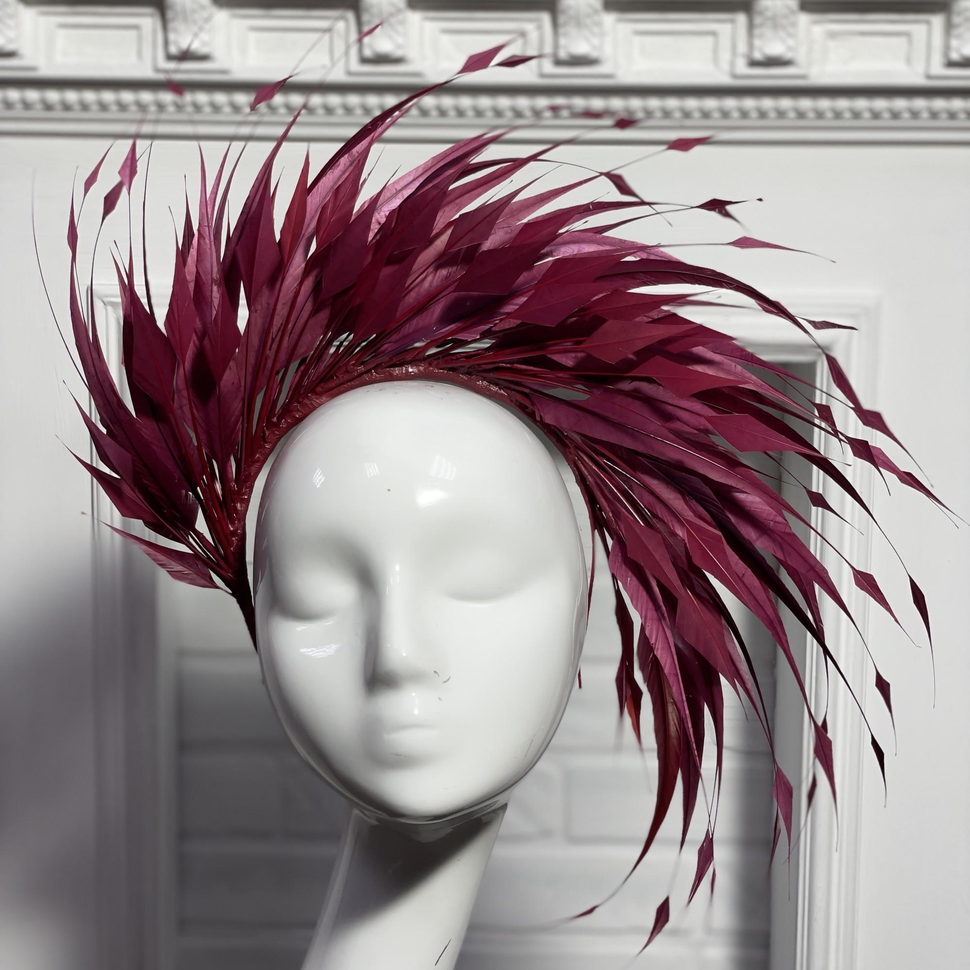 Головной убор из перьев бордовый, шляпки для скачек Анна Андриенко