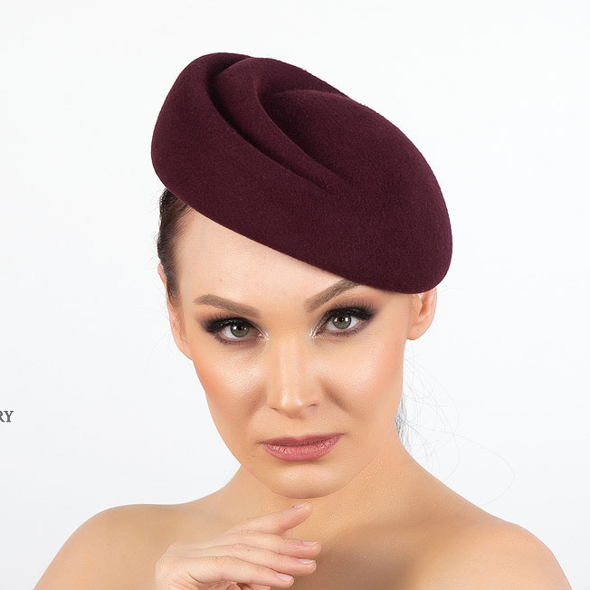 Шляпка таблетка бордовая из фетра, дизайнерские шляпки Анна Андриенко